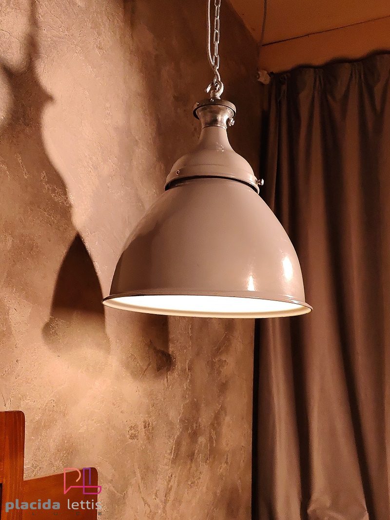 Lampada a sospensione vintage originale Benjamin a cupola larga, anni '50 – dettaglio 11