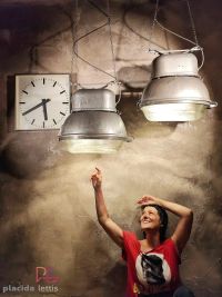 Lampada a sospensione vintage originale a mezzo uovo, Polonia anni '70 – miniatura 1