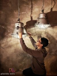 Lampada a sospensione vintage originale argento, vetro curvo e griglia – miniatura 1