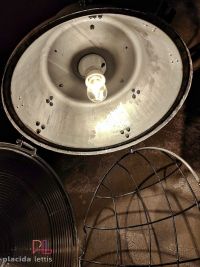Lampada a sospensione vintage originale argento, vetro curvo e griglia – miniatura 7