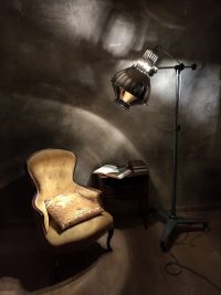 Pezzo assolutamente straordinario, rarissimo esempio di lampada da studio medico – miniatura 11