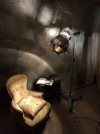 Pezzo assolutamente straordinario, rarissimo esempio di lampada da studio medico – miniatura 4