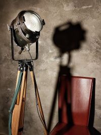 Spotlight da cinema vintage A.E. Cremer Paris su treppiede, Francia anni '50 – miniatura 19