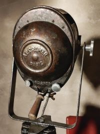 Spotlight da cinema vintage A.E. Cremer Paris su treppiede, Francia anni '50 – miniatura 16