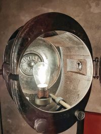 Spotlight da cinema vintage A.E. Cremer Paris su treppiede, Francia anni '50 – miniatura 8
