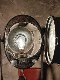 Spotlight da cinema vintage A.E. Cremer Paris su treppiede, Francia anni '50 – miniatura 6