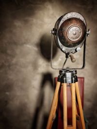 Spotlight da cinema vintage A.E. Cremer Paris su treppiede, Francia anni '50 – miniatura 4