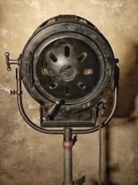 Spotlight da cinema vintage originale con lente di Fresnel, Cinecittà Roma – miniatura 9