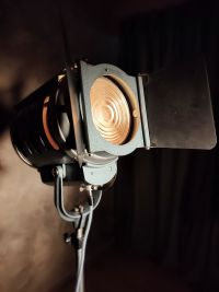 Pezzo assolutamente iconico per quanto riguarda la produzione storica di spotlight in Italia – miniatura 7