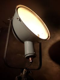 Una lampada industriale davvero unica! – miniatura 3