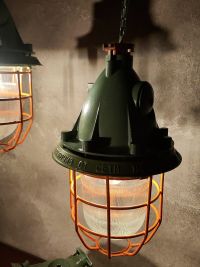 Lampada a sospensione vintage originale con griglia verde, URSS anni '70 – miniatura 4