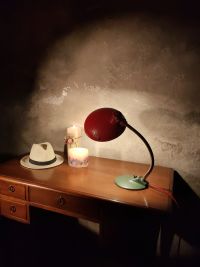 Lampada industriale da scrivania anni 60 - Colore rosso con base verde chiaro – miniatura 9