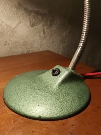 Lampada industriale da scrivania anni 60 - Colore rosso con base verde chiaro – miniatura 13