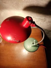 Lampada industriale da scrivania anni 60 - Colore rosso con base verde chiaro – miniatura 10