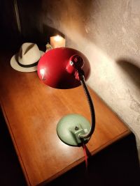 Lampada industriale da scrivania anni 60 - Colore rosso con base verde chiaro – miniatura 5