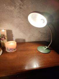 Lampada industriale da scrivania anni 60 - Colore rosso con base verde chiaro – miniatura 7