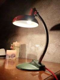 Lampada industriale da scrivania anni 60 - Colore rosso con base verde chiaro – miniatura 4