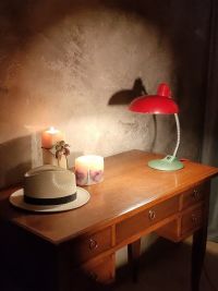 Lampada industriale da scrivania anni 60 - Colore rosso con base verde chiaro – miniatura 3
