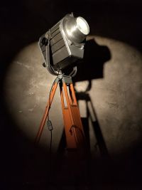 Spotlight cinematografico, prodotto negli anni 70 a Berlino est – miniatura 6