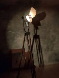 Faro vintage originale da magazzino con treppiede in legno, Polonia anni '70 – miniatura 19