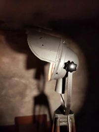 Faro vintage originale da magazzino con treppiede in legno, Polonia anni '70 – miniatura 17