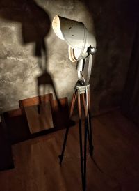 Faro vintage originale da magazzino con treppiede in legno, Polonia anni '70 – miniatura 15