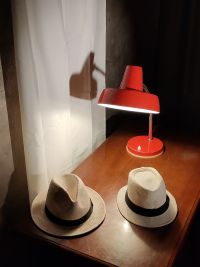 Original vintage desk lamp in bright red enamel, Hungary 1960s – miniatura 9