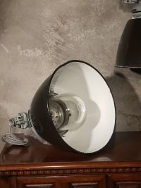 Una lampada industriale possente, ma di grande bellezza – miniatura 13