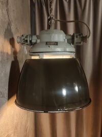Una lampada industriale possente, ma di grande bellezza – miniatura 14