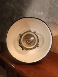 Una lampada industriale possente, ma di grande bellezza – miniatura 17