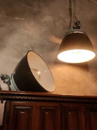 Una lampada industriale possente, ma di grande bellezza – miniatura 12