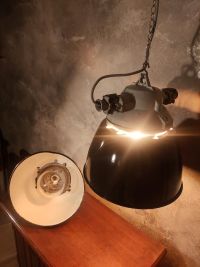 Una lampada industriale possente, ma di grande bellezza – miniatura 11