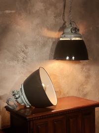 Una lampada industriale possente, ma di grande bellezza – miniatura 9