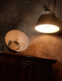 Una lampada industriale possente, ma di grande bellezza – miniatura 8