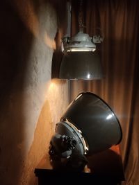 Una lampada industriale possente, ma di grande bellezza – miniatura 6