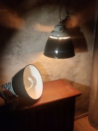 Una lampada industriale possente, ma di grande bellezza – miniatura 5