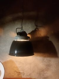 Una lampada industriale possente, ma di grande bellezza – miniatura 4