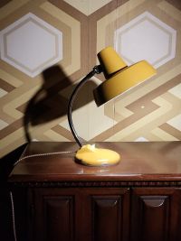 Lampada da scrivania vintage originale in smalto giallo, Ungheria anni '60 – miniatura 2