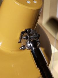 Lampada da scrivania vintage originale in smalto giallo, Ungheria anni '60 – miniatura 6