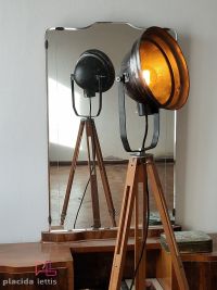 Faro industriale su treppiede, anni 60 – miniatura 3