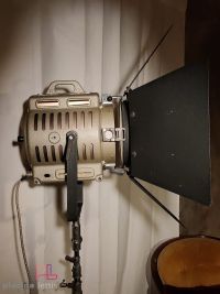 Arri, dal 1917 produttrice di luci per il cinema. Iconico, senza tempo! – miniatura 7