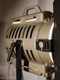 Arri, dal 1917 produttrice di luci per il cinema. Iconico, senza tempo! – miniatura 8