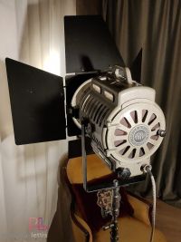 Arri, dal 1917 produttrice di luci per il cinema. Iconico, senza tempo! – miniatura 10