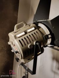 Arri, dal 1917 produttrice di luci per il cinema. Iconico, senza tempo! – miniatura 11