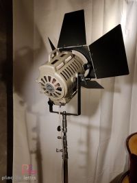 Arri, dal 1917 produttrice di luci per il cinema. Iconico, senza tempo! – miniatura 13