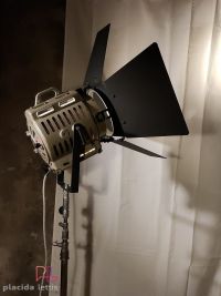 Arri, dal 1917 produttrice di luci per il cinema. Iconico, senza tempo! – miniatura 15