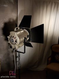 Arri, dal 1917 produttrice di luci per il cinema. Iconico, senza tempo! – miniatura 18