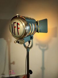 Faro da teatro vintage originale IFF azzurro e rosso con treppiede, anni '60 – miniatura 10