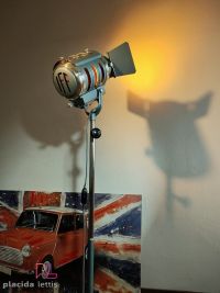 Faro da teatro vintage originale IFF azzurro e rosso con treppiede, anni '60 – miniatura 6