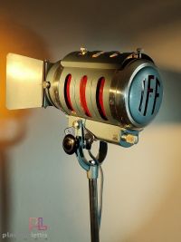 Faro da teatro vintage originale IFF azzurro e rosso con treppiede, anni '60 – miniatura 9
